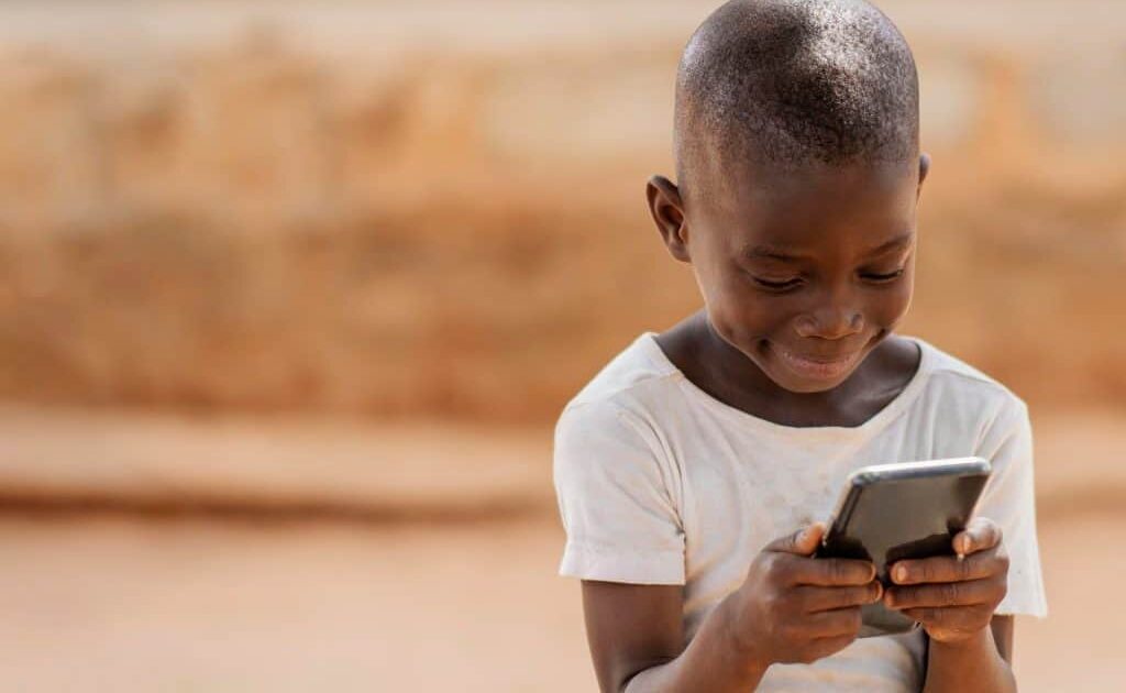 prot-geons-les-enfants-des-contenus-sensibles-de-la-d-sinformation-et